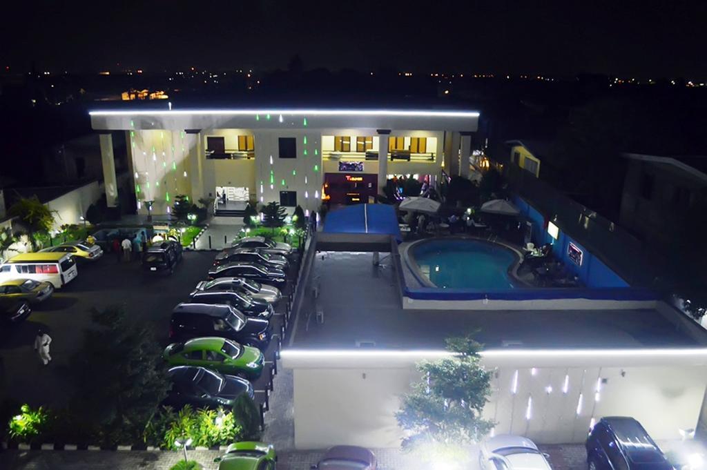 โรงแรมเดอ ซานโตส Agege ภายนอก รูปภาพ